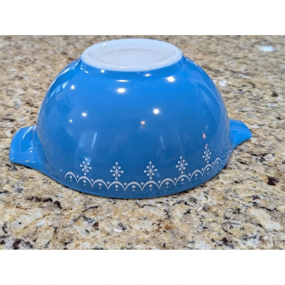 Vintage Pyrex Snowflake Garland Cinderella Mixing Bowl Set